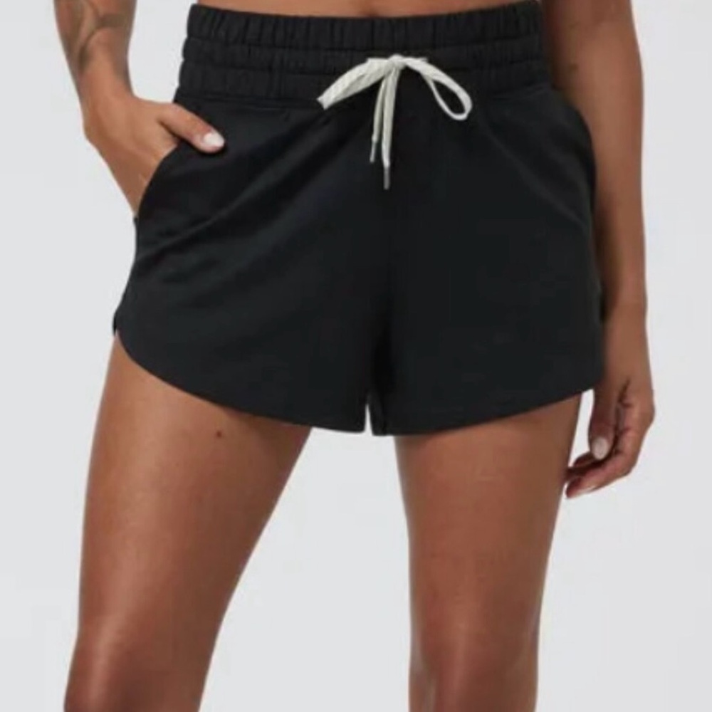 Vuori Halo Performance 2.0 Shorts in Black Heather M
